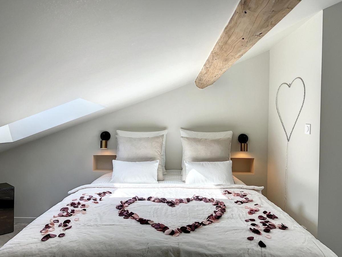 Cocon Blanc Calin Avec Jacuzzi Privatif - Loveroom Insolite Сент-Этьен Экстерьер фото